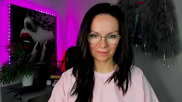 HelenLuxx online show from April 3, 2:48 pm