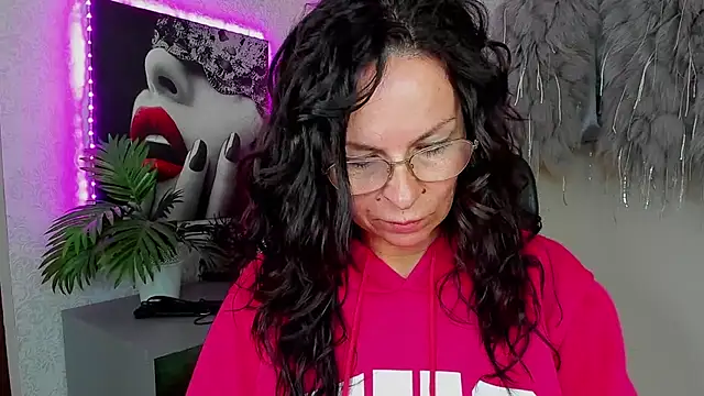 HelenLuxx online show from April 24, 3:25 pm