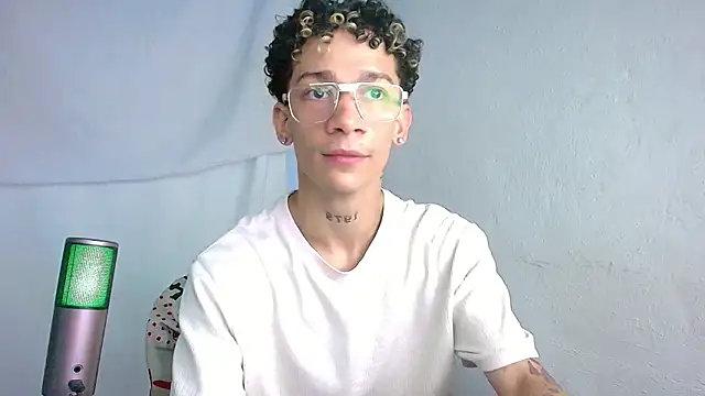 Snapshot of mateodeamjo chatting on June 2, 12:01 am mateodeamjo online show from June 2, 12:01 am