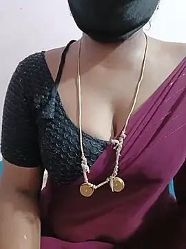 Snapshot of louise92 chatting on June 18, 8:14 am louise92 online show from June 18, 8:14 am