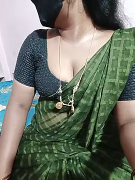 Snapshot of louise92 chatting on June 29, 7:47 am louise92 online show from June 29, 7:47 am