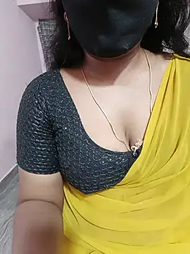 Snapshot of louise92 chatting on July 6, 3:03 pm louise92 online show from July 6, 3:03 pm