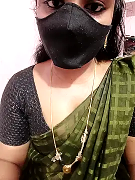 Snapshot of louise92 chatting on July 12, 1:02 pm louise92 online show from July 12, 1:02 pm