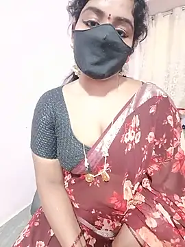 Snapshot of louise92 chatting on July 20, 6:49 am louise92 online show from July 20, 6:49 am