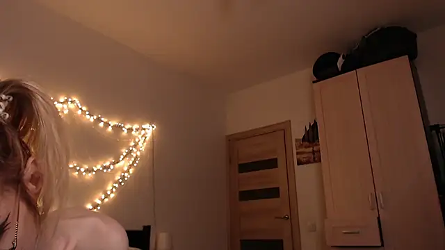 amber quell here online show from February 9, 5:22 pm