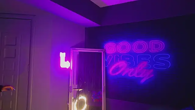 AriaVoss online show from December 28, 8:36 pm