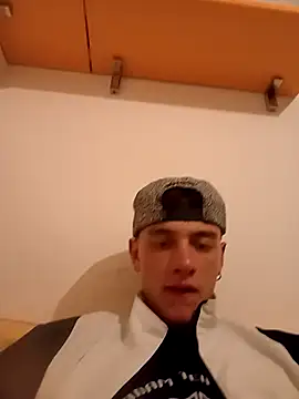 Snapshot of Gibboto chatting on September 24, 11:24 am Gibboto online show from September 24, 11:24 am