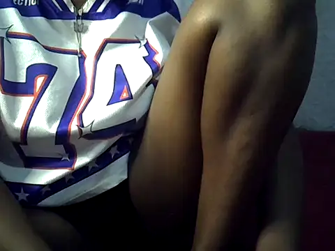 Snapshot of skinnysexynaughty chatting on October 9, 9:13 pm skinnysexynaughty online show from October 9, 9:13 pm