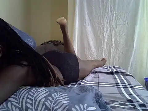 Snapshot of skinnysexynaughty chatting on June 13, 10:24 am skinnysexynaughty online show from June 13, 10:24 am