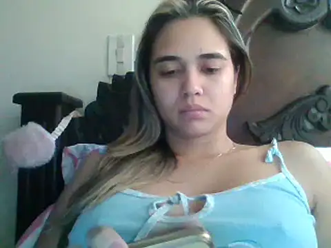 Snapshot of trianabell chatting on December 16, 2:49 pm trianabell online show from December 16, 2:49 pm