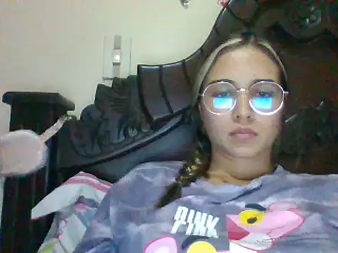 Snapshot of trianabell chatting on December 20, 12:52 am trianabell online show from December 20, 12:52 am