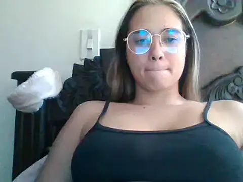 Snapshot of trianabell chatting on January 13, 7:31 pm trianabell online show from January 13, 7:31 pm