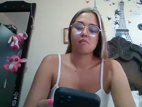 Snapshot of trianabell chatting on January 14, 9:20 pm trianabell online show from January 14, 9:20 pm