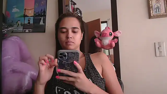 trianabell online show from April 15, 6:04 pm