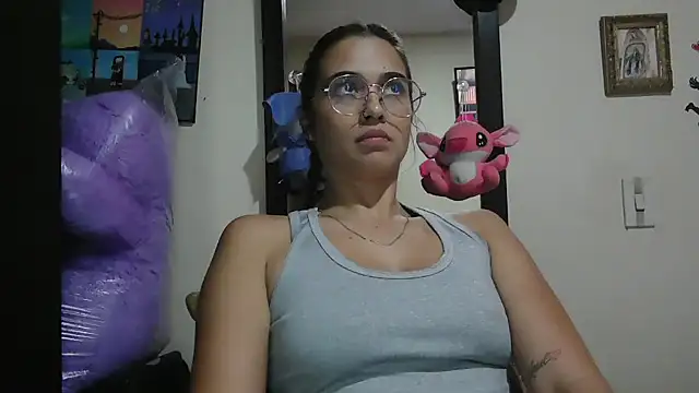 trianabell online show from April 21, 2:26 am