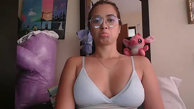 trianabell online show from April 21, 5:50 pm