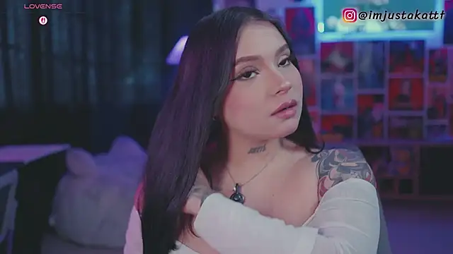 sensualkattt online show from April 23, 8:22 pm