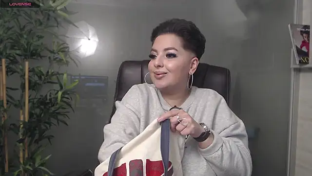 BustyAllyy online show from January 15, 8:48 pm