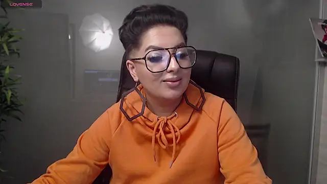 BustyAllyy online show from January 27, 1:16 am