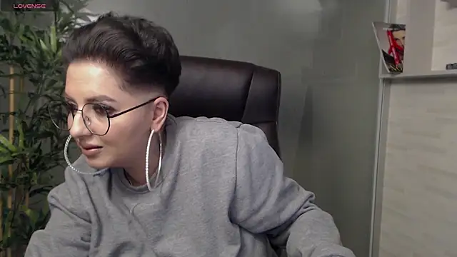 BustyAllyy online show from January 31, 1:11 am