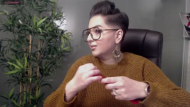 BustyAllyy online show from February 22, 9:15 pm