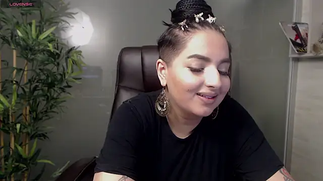 BustyAllyy online show from March 16, 11:04 pm