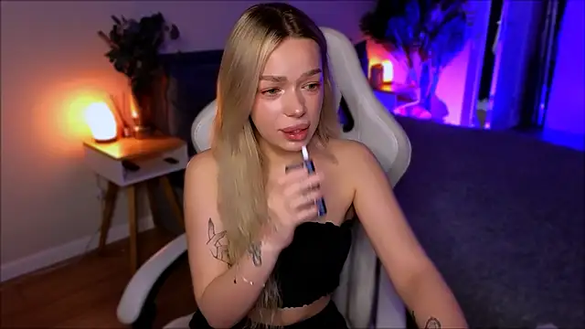 Lily Yin online show from February 26, 5:50 am