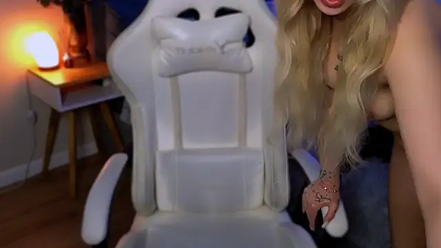 Lily Yin online show from April 24, 5:43 am