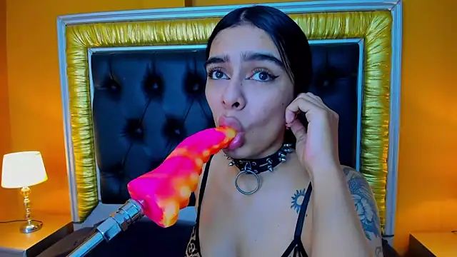 Foxy Assh  online show from March 21, 11:55 am