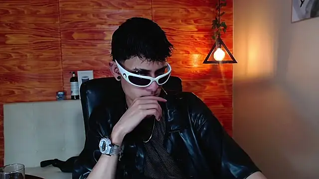 Bastiaan 28 online show from February 8, 3:19 am