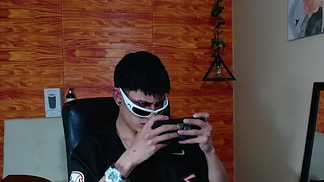 Bastiaan 28 online show from February 12, 6:19 am