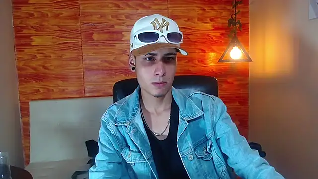 Bastiaan 28 online show from February 19, 3:06 am