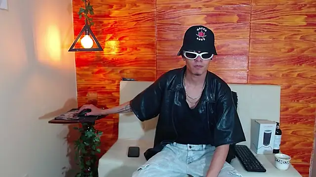 Bastiaan 28 online show from March 11, 2:21 am