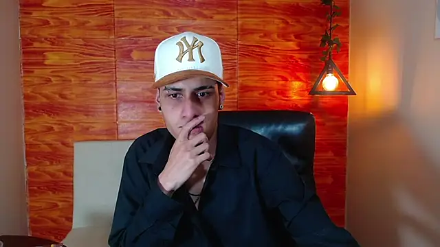 Bastiaan 28 online show from March 14, 2:31 am