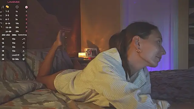 Snapshot of naiviv chatting on February 24, 10:36 pm naiviv online show from February 24, 10:36 pm