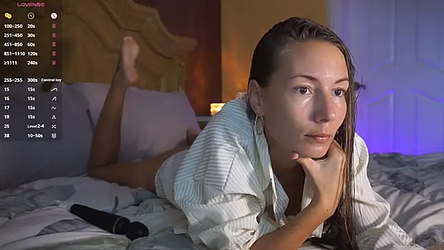 Snapshot of naiviv chatting on March 11, 1:26 am naiviv online show from March 11, 1:26 am