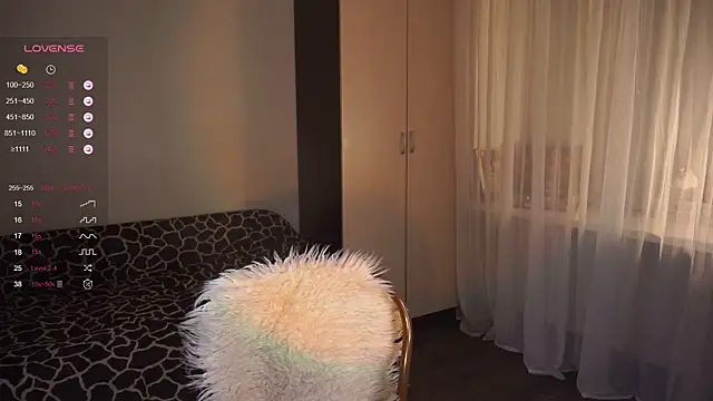 Snapshot of naiviv chatting on September 21, 8:21 pm naiviv online show from September 21, 8:21 pm