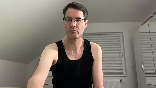 Snapshot of zxzx_cam1 chatting on February 20, 6:30 pm zxzx cam1 online show from February 20, 6:30 pm