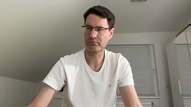 Snapshot of zxzx_cam1 chatting on March 1, 4:53 pm zxzx cam1 online show from March 1, 4:53 pm