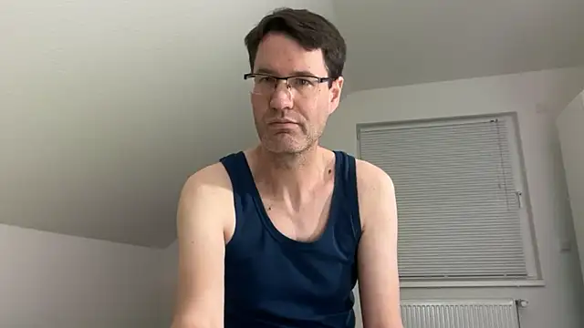 Snapshot of zxzx_cam1 chatting on March 8, 5:17 pm zxzx cam1 online show from March 8, 5:17 pm