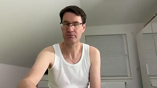 Snapshot of zxzx_cam1 chatting on March 13, 6:25 pm zxzx cam1 online show from March 13, 6:25 pm