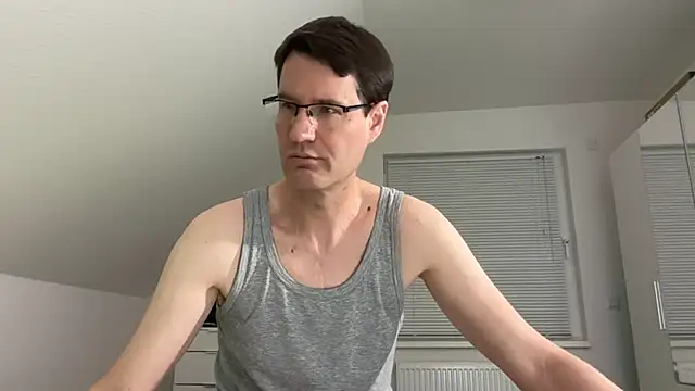 Snapshot of zxzx_cam1 chatting on March 16, 3:49 pm zxzx cam1 online show from March 16, 3:49 pm