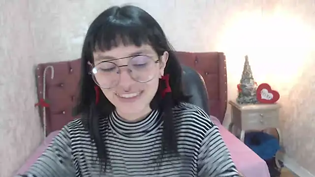 Snapshot of charlottemoonxz chatting on December 22, 5:10 pm charlottemoonxz online show from December 22, 5:10 pm