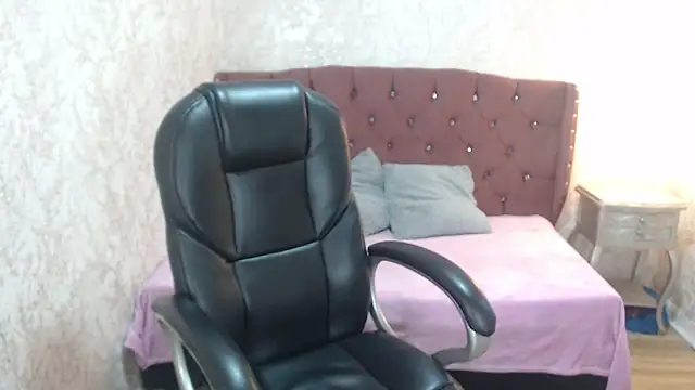 Snapshot of charlottemoonxz chatting on January 8, 2:46 pm charlottemoonxz online show from January 8, 2:46 pm