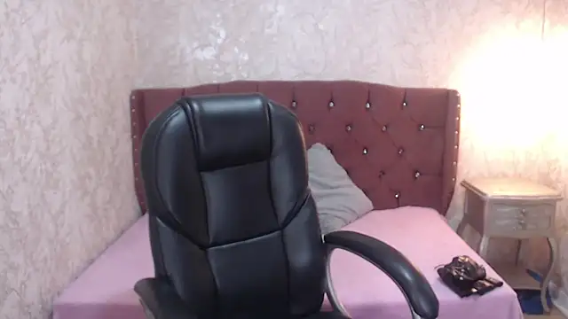 Snapshot of charlottemoonxz chatting on January 9, 3:44 pm charlottemoonxz online show from January 9, 3:44 pm