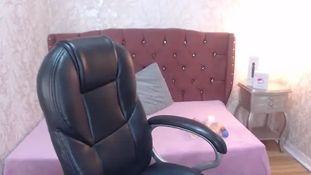 Snapshot of charlottemoonxz chatting on February 13, 11:26 pm charlottemoonxz online show from February 13, 11:26 pm