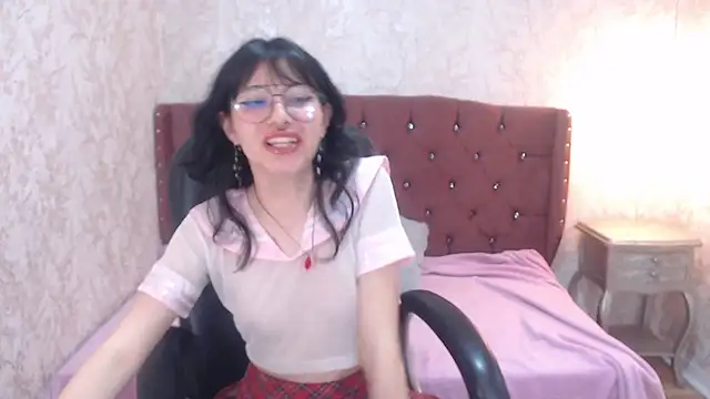 Snapshot of charlottemoonxz chatting on February 26, 3:19 pm charlottemoonxz online show from February 26, 3:19 pm