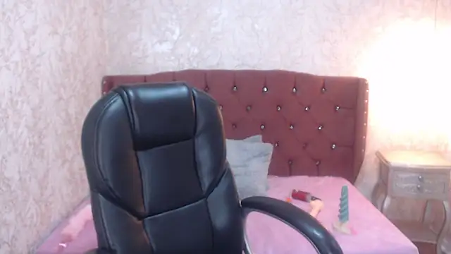 Snapshot of charlottemoonxz chatting on March 8, 11:18 pm charlottemoonxz online show from March 8, 11:18 pm