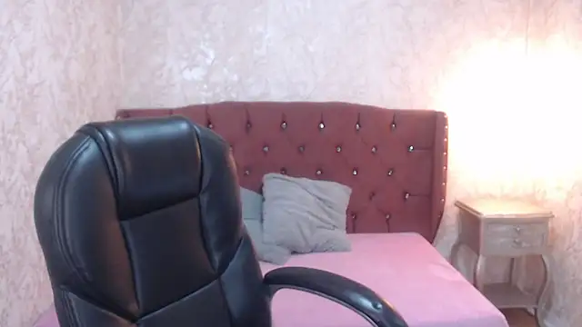 Snapshot of charlottemoonxz chatting on March 17, 10:06 pm charlottemoonxz online show from March 17, 10:06 pm