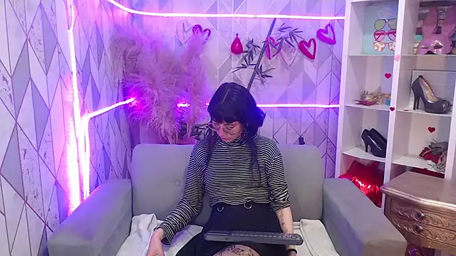 Snapshot of charlottemoonxz chatting on October 10, 7:02 pm charlottemoonxz online show from October 10, 7:02 pm